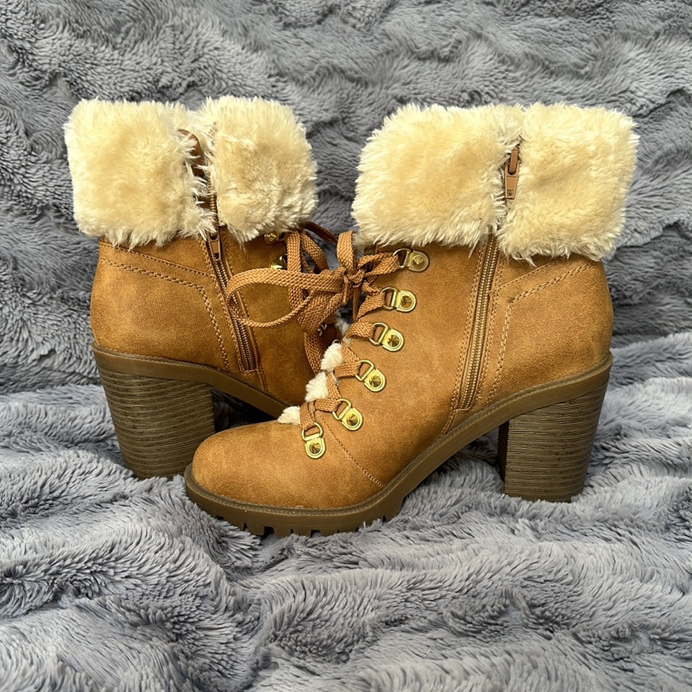 Adorable GUESS boots - Picture 4 of 5